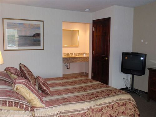 Chalet Inn & Suites Centerport Exterior foto